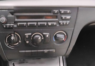 BMW Seria 1 E81/E87 Hatchback 5d E87 1.6 116i 122KM 2011 BMW Seria 1 2011r, 2.0 Benzyna. Lekko uszkodzony lewy bok. Jezdzi. 1.6, zdjęcie 13