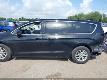 Chrysler Pacifica II 2023 Chrysler Pacifica Touring L 2023 3.6l 3.6 Benzyna 287KM, zdjęcie 2