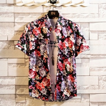 Przystojny t-shirt plażowy
