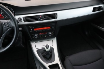 BMW Seria 3 E90-91-92-93 Touring E91 2.0 318d 143KM 2011 BMW 3 318 d, Xenon, Klima, Klimatronic, Tempomat, zdjęcie 7