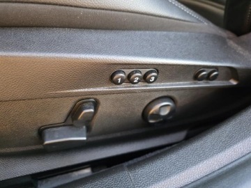 Alfa Romeo Giulia II Sedan Facelifting 2.0 Turbo 280KM 2023 ALFA ROMEO GIULIA ESTREMA A TI Q4, 2.0l Turbo 280KM Bezwypadkowy 23,434km, zdjęcie 6