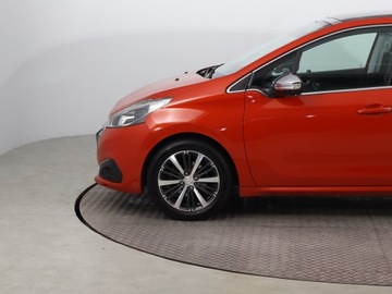 Peugeot 208 I Hatchback 5d Facelifting 1.2 PureTech 82KM 2017 Peugeot 208 1.2 PureTech, Salon Polska, zdjęcie 14