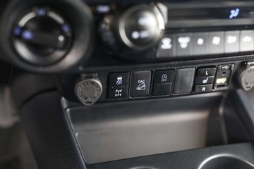 Toyota Hilux VIII Podwójna kabina Facelifting 2.8 D-4D 204KM 2023 Toyota Hilux 2.8 D-4D Double Cab Invincible 4x4 aut 2.8 Diesel 204KM, zdjęcie 33