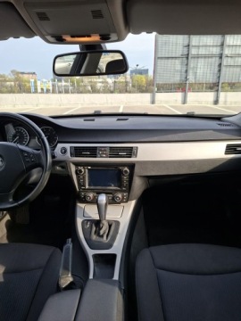 BMW Seria 3 2010 BMW 318i (E90) - benzyna / automat, zdjęcie 6