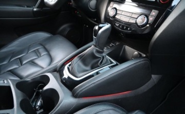 Nissan Qashqai II Crossover Facelifting 1.7 dCi 150KM 2020 Nissan Qashqai 1,7 DCI 150KM 4X4 Panorama FULL LED Nawigacja Kamera 360 BO, zdjęcie 14