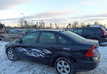 Ford Focus I Sedan 1.8 16V 115KM 2005 Ford Focus Ford Focus 1.8 Benzyna 116KM, zdjęcie 2