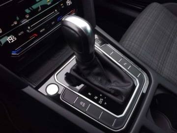 Volkswagen Passat B8 Variant Facelifting 2.0 TDI SCR 150KM 2021 Volkswagen Passat Variant Faktura VAT Hak Navi Grzane fotele 2.0 Diesel, zdjęcie 19