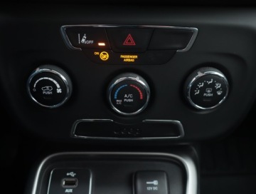 Jeep Compass II SUV 1.4 MultiAir 140KM 2017 Jeep Compass 1.4 MultiAir, Salon Polska, Klima, zdjęcie 12
