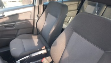 Opel Zafira B 1.8 ECOTEC 140KM 2008 Opel Zafira Opel Zafira B 2008 rok 1.8 benzyna 140 KM 7 osob 1.8 Benzyna, zdjęcie 15