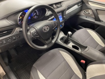 Toyota Avensis III Wagon Facelifting 2015 2.0 D-4D 143KM 2017 Toyota Avensis 2.0 D-4D Premium III (2009-) Toyota, zdjęcie 9