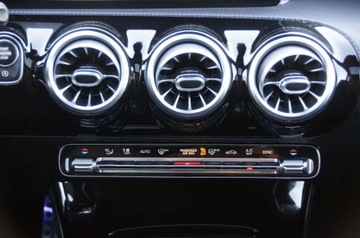 Mercedes Klasa A W177/V177 Hatchback 1.5 180d 116KM 2018 Mercedes-Benz Klasa A 1.5 Diesel 115 KM, Pakiet AMG, Navi, Kamera, Full LE, zdjęcie 17