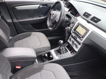 Volkswagen Passat B7 Variant 2.0 TDI CR DPF BlueMotion 140KM 2012 VW Passat 2.0 TDI, Navi, Xenon, Bi-Xenon, Klima, zdjęcie 8