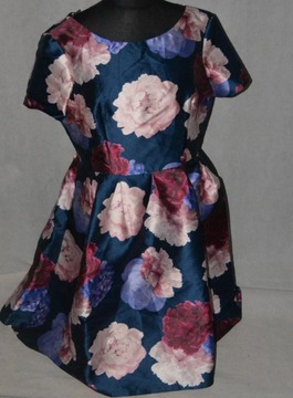 Elegancka rozkloszowana sukienka Chi Chi London 48
