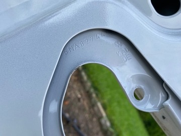 VW 5NA TIGUAN VÍKO KUFRU ZADNÍ 5NA827445 ORIGINÁLNÍ