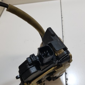 ZÁMEK DVEŘE LEVÝ PŘEDNÍ MITSUBISHI GRANDIS