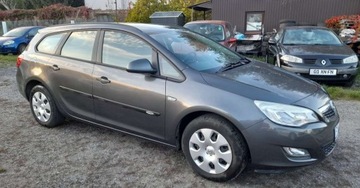 Opel Astra J Sports Tourer 1.4 Twinport ECOTEC 100KM 2011 Opel Astra Opel Astra J 1,4 benzyna wyposazony zarejestrowany 1 wlasciciel, zdjęcie 4