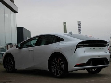 Toyota Prius V (XW60) 2.0  Hybrid Dynamic Force Plug-in 223KM 2025 Od ręki - Prestige 2.0 Hybrid Plug-in 223KM | Podgrzewane fotele!, zdjęcie 1