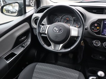 Toyota Yaris III Hatchback 5d Facelifting 1.0 VVT-i 69KM 2016 Toyota Yaris 1.0 VVT-i, Salon Polska, zdjęcie 6