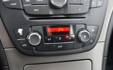 Opel Insignia I Sedan 1.6 Twinport ECOTEC 115KM 2010 Opel Insignia 1.6 BGas Klima 2 KPL Opon Stan bardzo dobry 1.6 115KM, zdjęcie 21