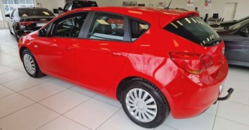 Opel Astra J Hatchback 5d 1.6 Twinport ECOTEC 115KM 2009 Opel Astra 5d 1.6 Twinport ECOTEC 115KM 1.6 Benzyna 116KM, zdjęcie 11
