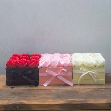 FLOWER BOX - RÓŻOWE RÓŻE - KWIATY Z MYDŁA PREZENT