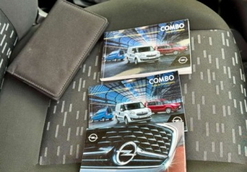 Opel Combo D Tour 1.4 Turbo CNG ecoFLEX 120KM 2018 Opel Combo 1.4 Turbo Lounge Euro 6b klimatyzacja nawigacja nowy rozrzad, zdjęcie 1