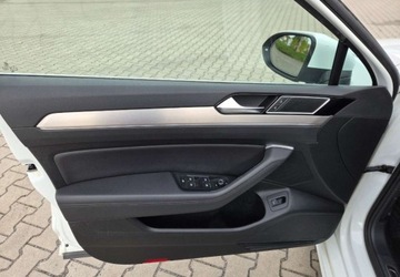 Volkswagen Passat B8 Variant 2.0 TDI BlueMotion SCR 190KM 2016 Volkswagen Passat R-Line 190KM LED Xenon Kamera Alcantara Navi Pod .Fotele, zdjęcie 10