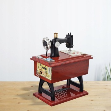 Mechaniczna pozytywka w kształcie maszyny do szycia