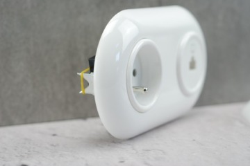 белая двойная рамка, розетка, аксессуары в стиле ретро-лофт