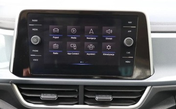 Volkswagen T-Roc I SUV Facelifting 1.5 TSI ACT 150KM 2023 Volkswagen T-Roc Nawigacja, Grzane Fotele, Alcantara, Czujniki PT, Tempoma, zdjęcie 6