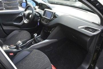 Peugeot 2008 I SUV Facelifting 1.2 PureTech 82KM 2017 Peugeot 2008 1.2 doinwestowany Android Auto Car, zdjęcie 19