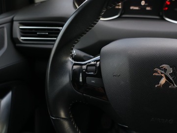 Peugeot 308 II Hatchback Facelifting 1.2 PureTech 130KM 2019 Peugeot 308 1.2 PureTech, Salon Polska, zdjęcie 15