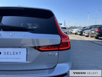 Volvo V60 II  Kombi Facelifting 2.0 B4 B 197KM 2024 Volvo V60 V60 B4 B Plus Dark Pakiet Climate Driver, zdjęcie 31
