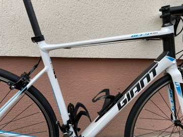Шоссейный велосипед Giant Defy, Shimano 105 2x11
