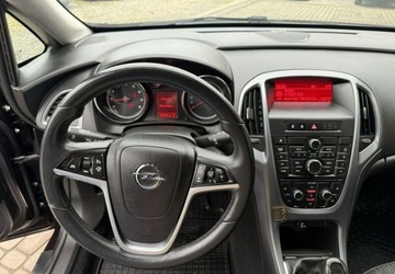 Opel Astra J Hatchback 5d Facelifting 1.6 Twinport ECOTEC 115KM 2013 Opel Astra 1,6 116KM Klimatyzacja Krajowy Serwisowany 1.6 Benzyna 115KM, zdjęcie 13