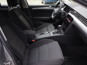 Volkswagen Passat B8 Variant Facelifting 1.5 TSI EVO 150KM 2021 VW Passat 1.5 TSI, Salon Polska, Automat, Navi, zdjęcie 4