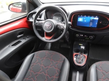 Toyota Aygo X 1.1 VVT-i 72KM 2022 Toyota Aygo X 1.0, Salon Polska, 1. Właściciel, zdjęcie 6