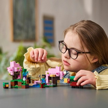 LEGO Minecraft 21260 Вишневый сад в подарок
