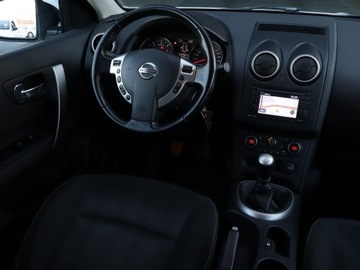 Nissan Qashqai I Crossover 1.6 dCi DPF 130KM 2011 Nissan Qashqai+2 1.6 dCi, 7 miejsc, Navi, Klima, zdjęcie 6