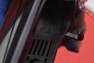 KLIKA LEVÝ PŘEDNÍ 209 TOYOTA AVENSIS T27 09-11