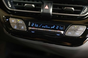 Toyota C-HR I Crossover Facelifting 1.8 Hybrid 122KM 2022 Toyota C-HR 1.8 Hybrid Executive 1.8 Hybryda 122KM, zdjęcie 13