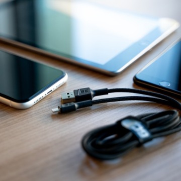 Зарядное устройство GaN 65 Вт + USB-кабель Lightning LED 1,2 м