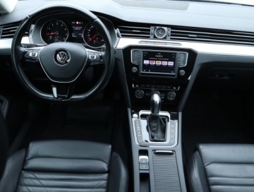 Volkswagen Passat B8 Limousine 1.8 TSI BlueMotion Technology 180KM 2017 VW Passat 1.8 TSI, Salon Polska, Serwis ASO, zdjęcie 6