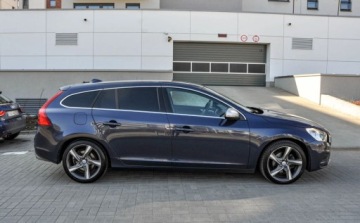 Volvo V60 I Kombi 2.0 D3 163KM 2011 Volvo V60 2,0d 163KM Bezwypadkowy R-Design 2.0 Diesel 163KM, zdjęcie 4
