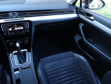 Volkswagen Passat B8 Variant 2.0 TDI BlueMotion SCR 150KM 2017 VW Passat 2.0 TDI, Automat, Skóra, Navi, Klima, zdjęcie 7
