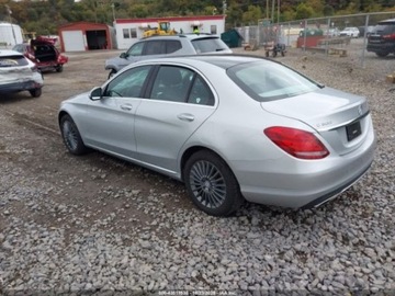 Mercedes Klasa C W205 2015 Mercedes-Benz Klasa C 2015 MERCEDES-BENZ C 300 LUXURY 4MATIC 2.0 Benzyna, zdjęcie 3