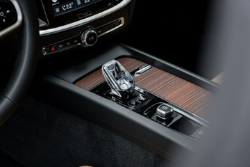 Volvo V60 II  Kombi Facelifting 2.0 B4 B 197KM 2025 Volvo V60 Ultra Dark B4 Mild hybrid Benzyna 197+14, zdjęcie 23