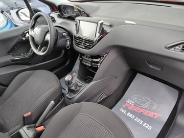 Peugeot 208 I Hatchback 5d Facelifting 1.2 PureTech 82KM 2017 Peugeot 208 Allure Navi Kamera Panorama Podgrzewane fotele Elektryka PDC A, zdjęcie 14