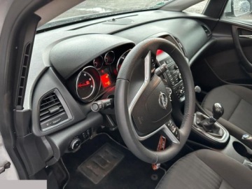 Opel Astra J Sports Tourer 1.7 CDTI ECOTEC 110KM 2011 Opel Astra 1.7 CDTI Caravan DPF Selection 110KM 2011r, zdjęcie 15