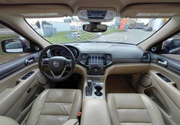 Jeep Grand Cherokee IV Terenowy Facelifting 2016 3.6 286KM 2019 Jeep Grand Cherokee Jeep Grand Cherokee OVERLAND Panorama Grzane i wenty, zdjęcie 11